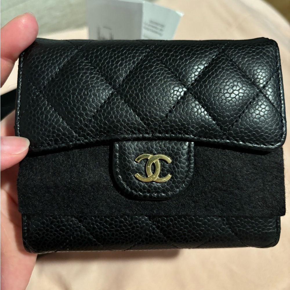Chanel Wallet - Picture 2 of 11